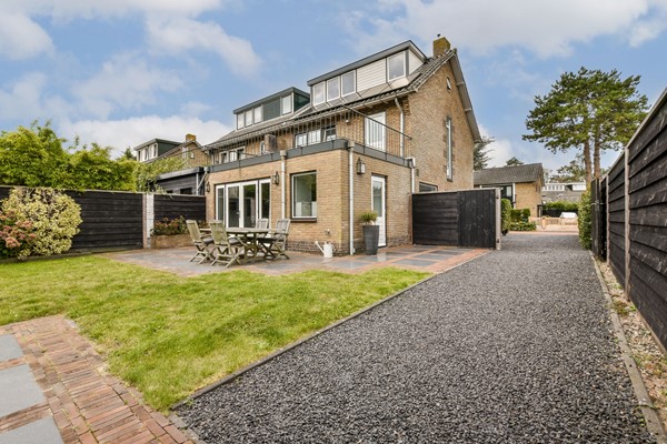 Prachtige twee-onder-een-kapwoning op royaal perceel met garage én zonnige tuin in kindvriendelijke buurt! 

